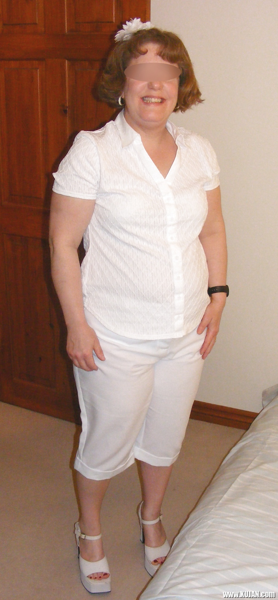 Slutty secretary in white knickers and platforms - Photo #1273234