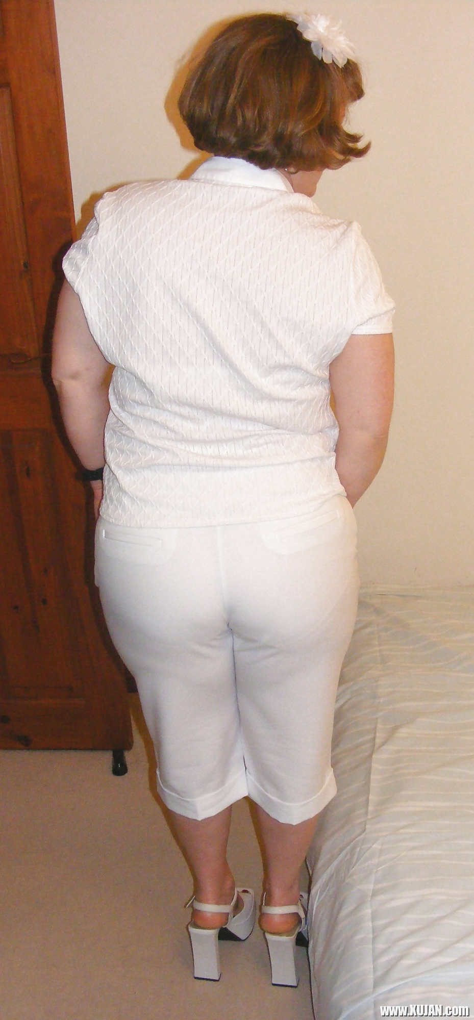 Slutty secretary in white knickers and platforms - Photo #1273235