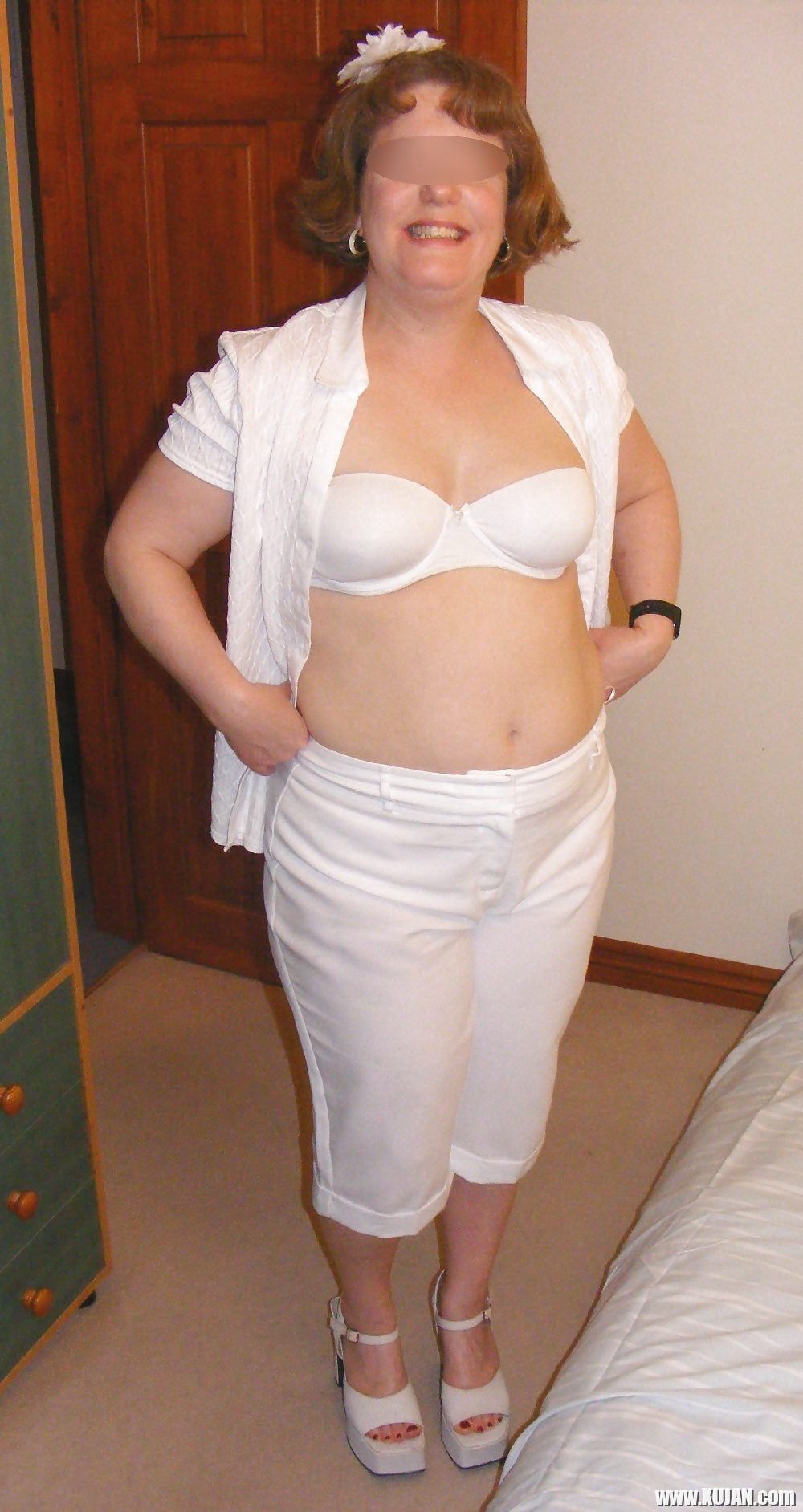 Slutty secretary in white knickers and platforms - Photo #1273238