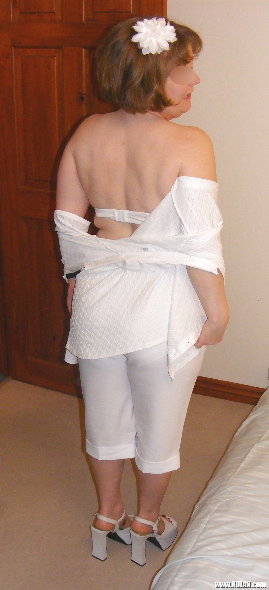 Slutty secretary in white knickers and platforms - Photo #1273239