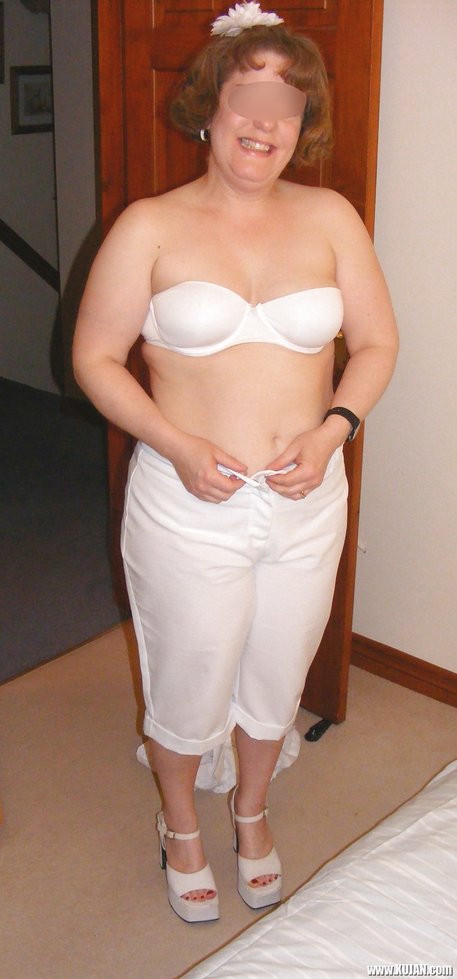 Slutty secretary in white knickers and platforms - Photo #1273240
