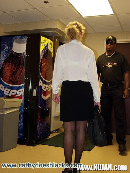white secretary loves black cock and cum - Photo #1273600