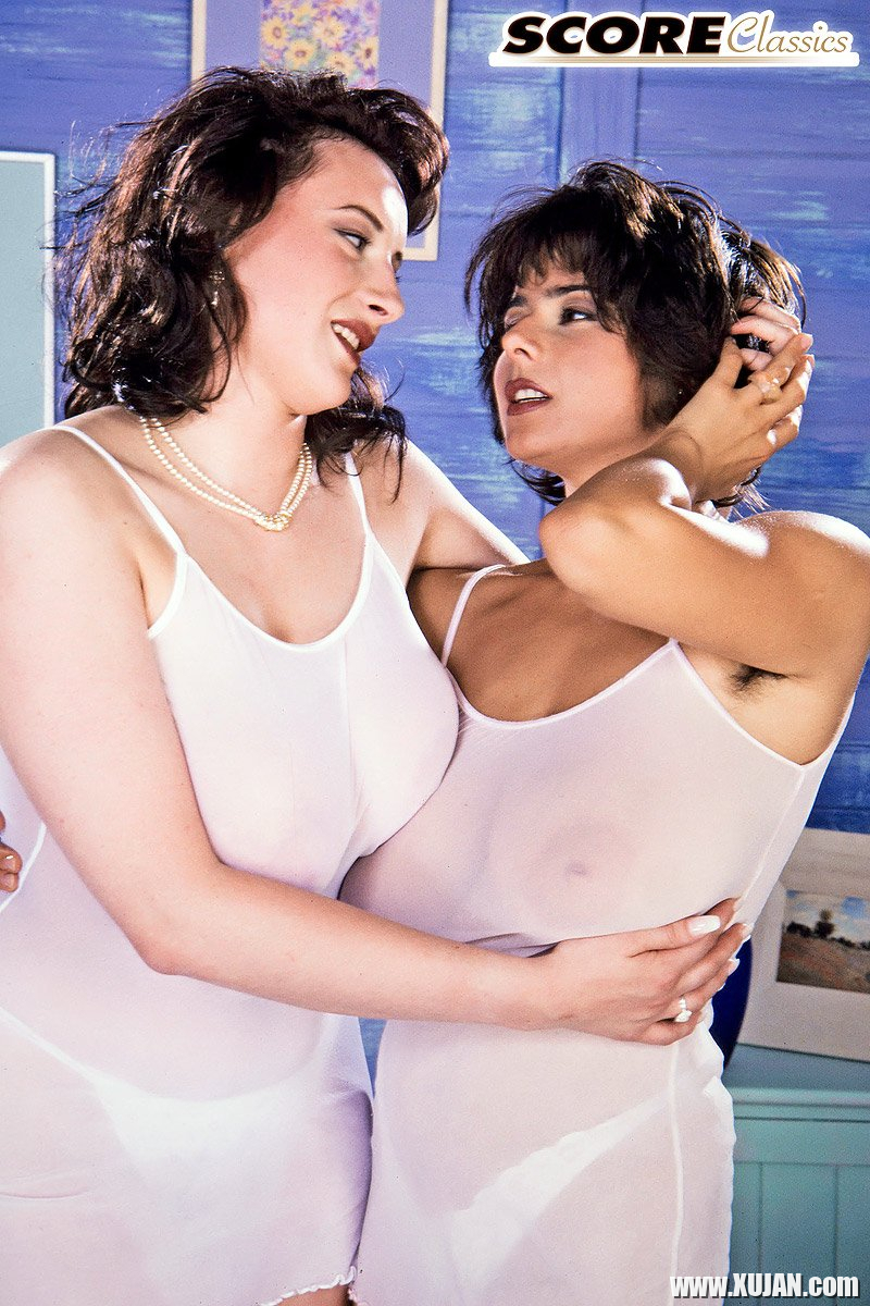 Michelle and Chloe Vevrier having passionate retro lesbian fuck - Photo #1281643