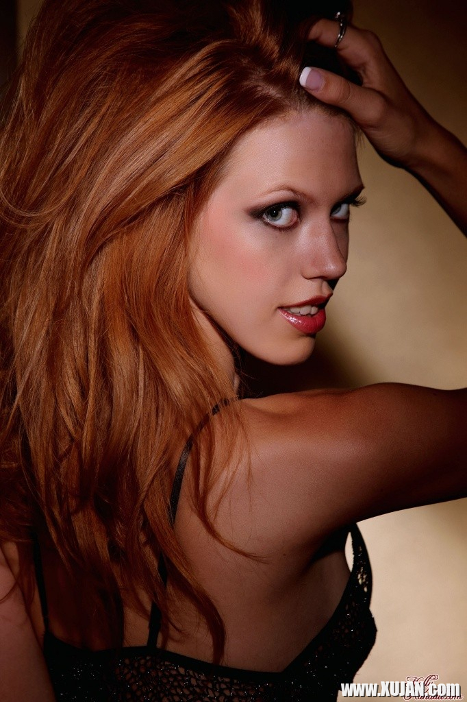 Redhead Pepper Kester stripping off her black Lingerie - Photo #1282055