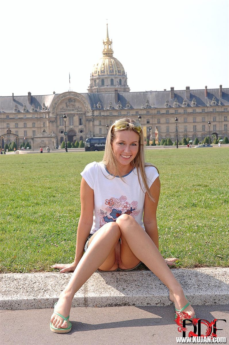 Cherry Jul shows off her great body around town - Photo #1283983