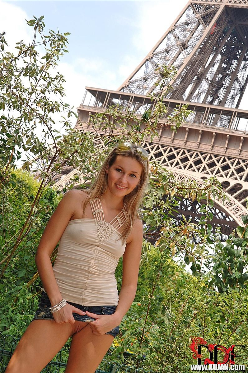 Cherry Jul shows off her great body around town - Photo #1283988