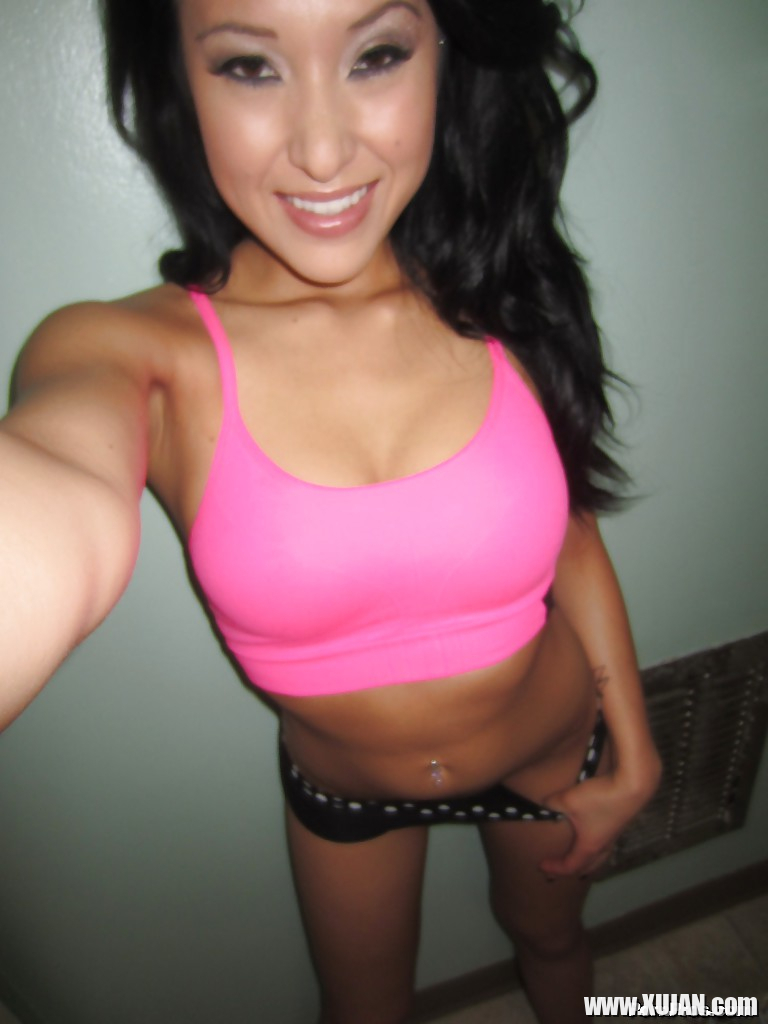 Asian beauty Jayden Lee taking nude self shots as she undresses - Photo #1284527