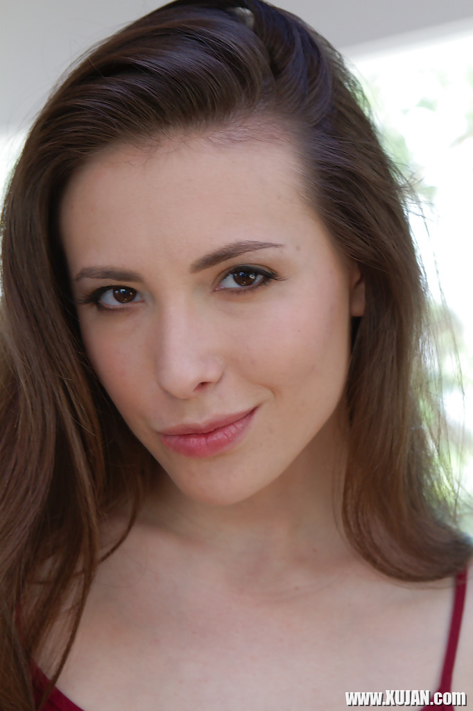 Natural tit brunette Casey Calvert showcasing her perfect ass - Photo #1287648
