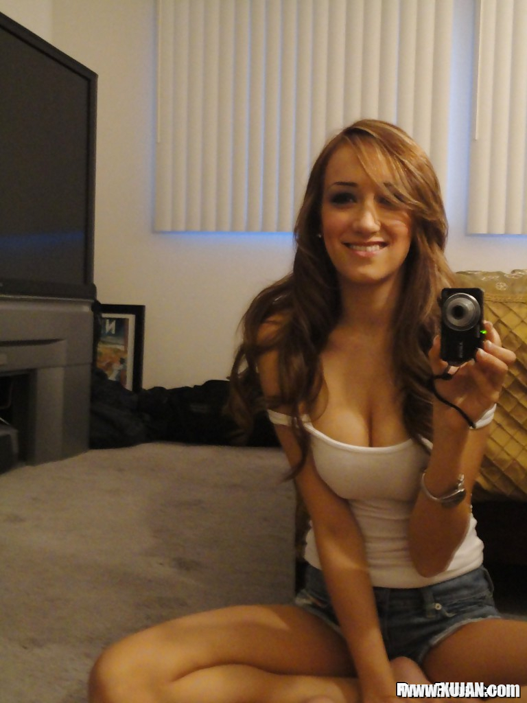Petite babe Victoria Rae Black makes a few self shots showing off naked body - Photo #1291213