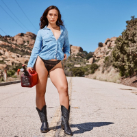 Slutty cutie Kelsi Monroe gets her beaver hammered hard by shady stranger