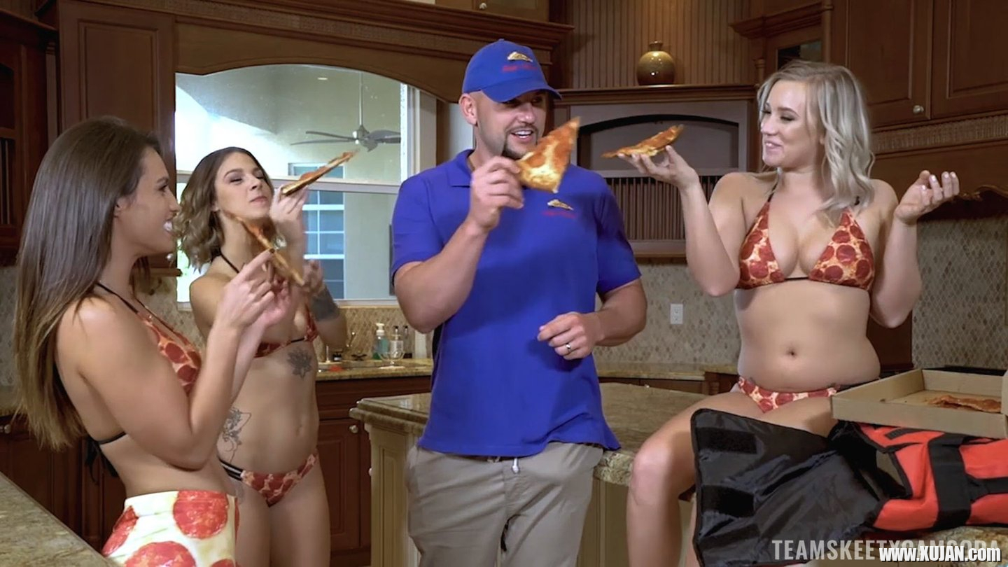 Nasty Kelsi Monroe having hardcore pizza party - Photo #1293818