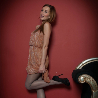 Sophia Smith strips her Nylons after hot posing