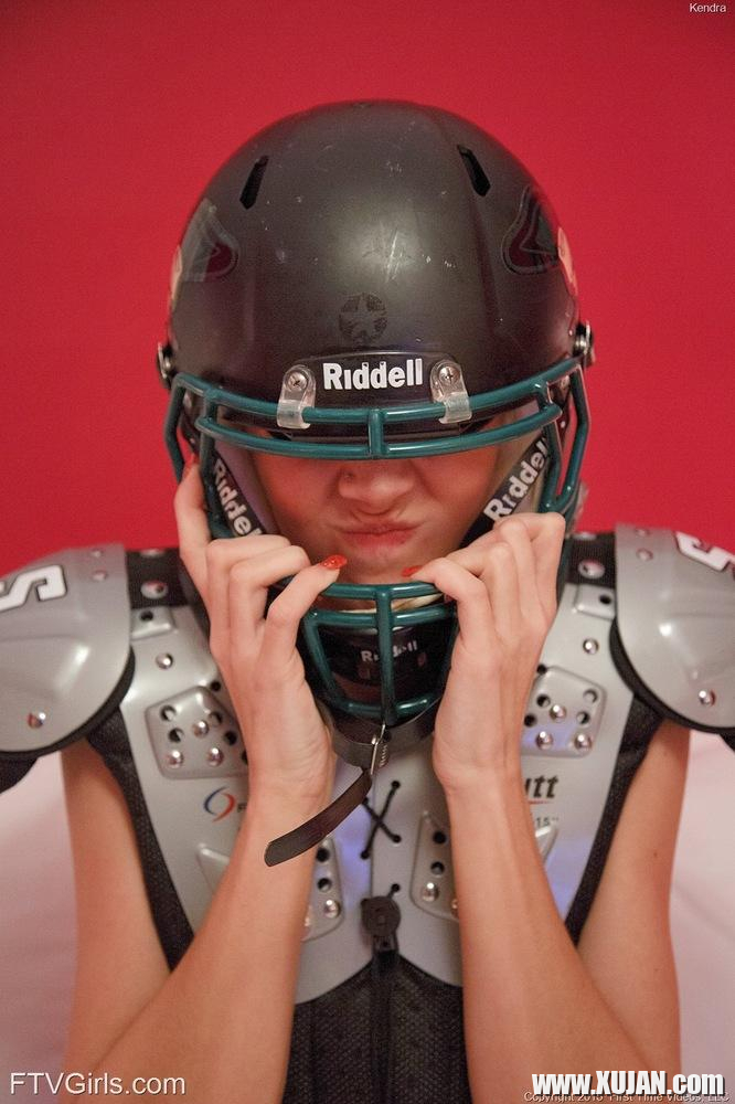 Blonde coed Kendra Sunderland is a funky sports fanatic - Photo #997690