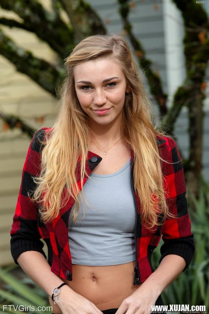 Hot college freshman Kendra Sunderland shows you her pussy at the library - Photo #997708