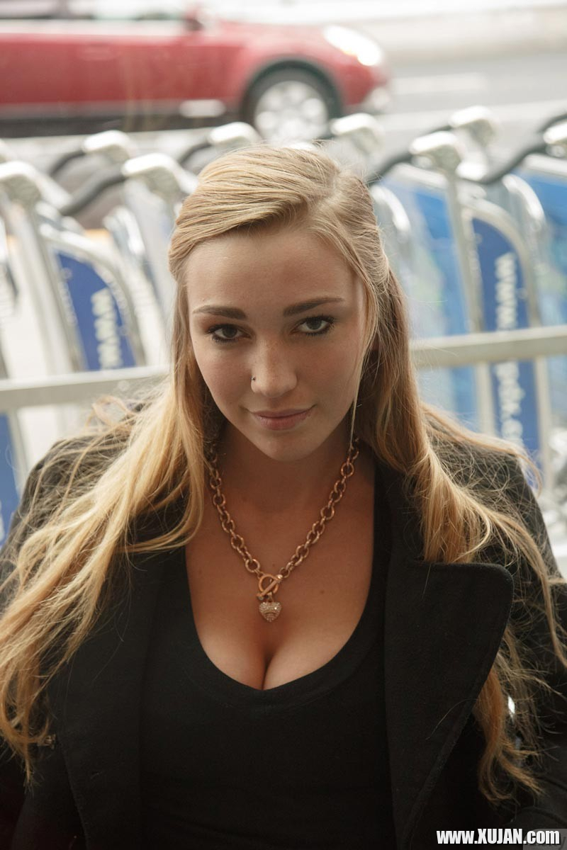 Blonde with big pierced tits - Photo #997852