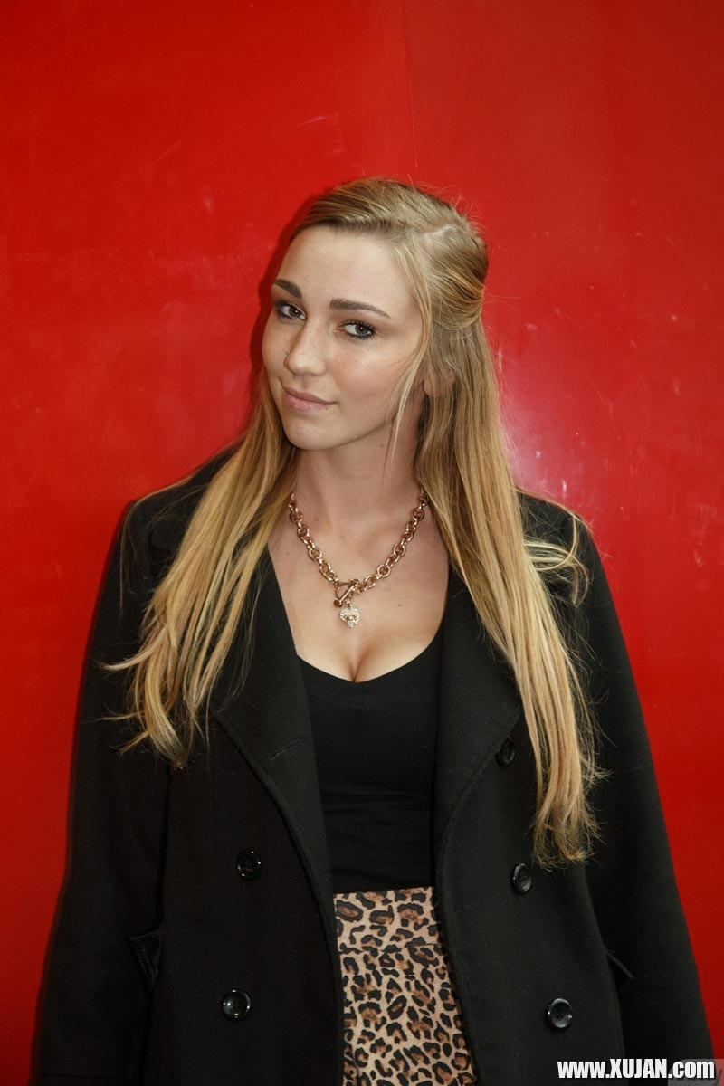 Blonde with big pierced tits - Photo #997853