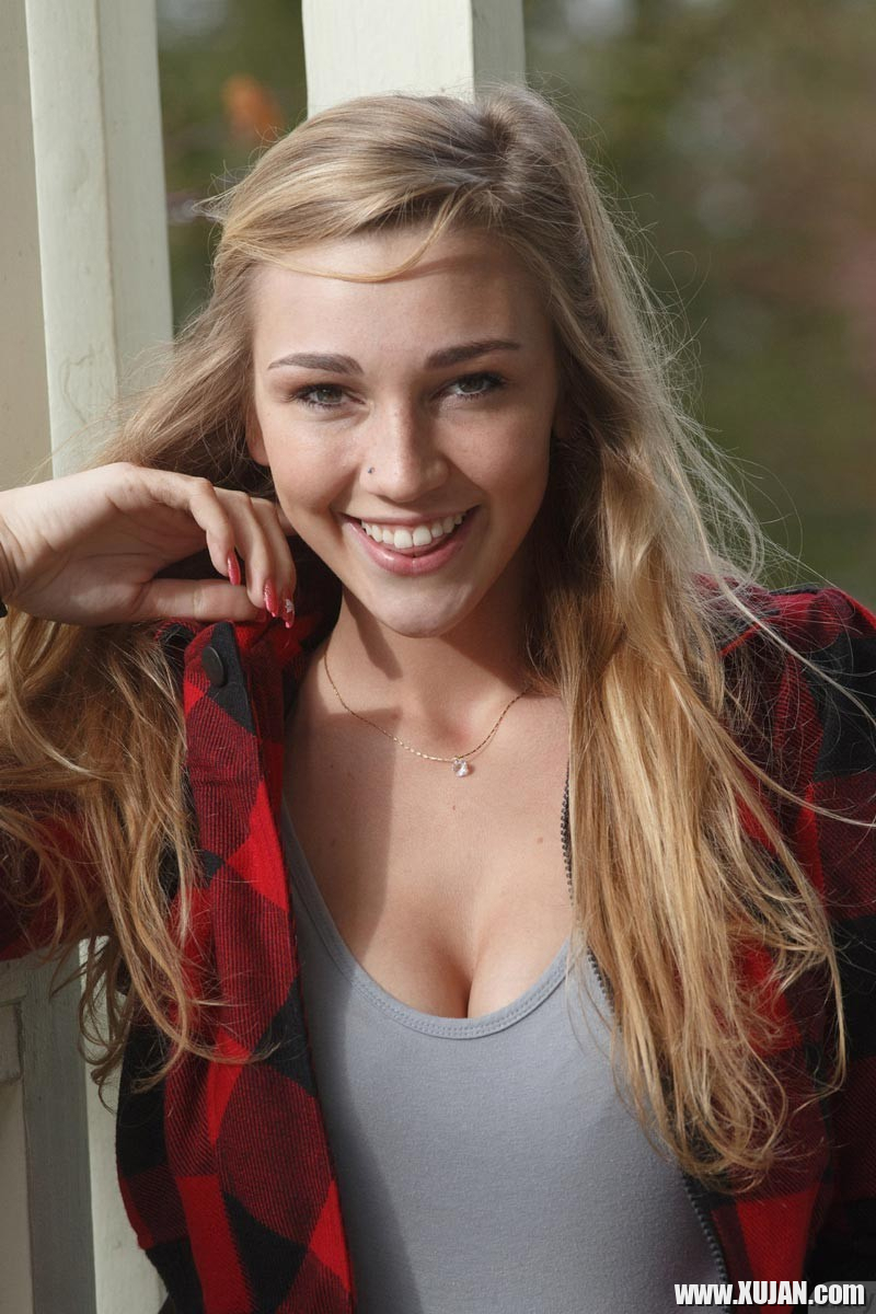 Girl next door with a hot body - Photo #997864