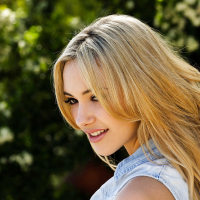 Pretty blonde babe Sophia Knight showcasing her graceful curves