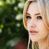 Pretty blonde babe Sophia Knight showcasing her graceful curves
