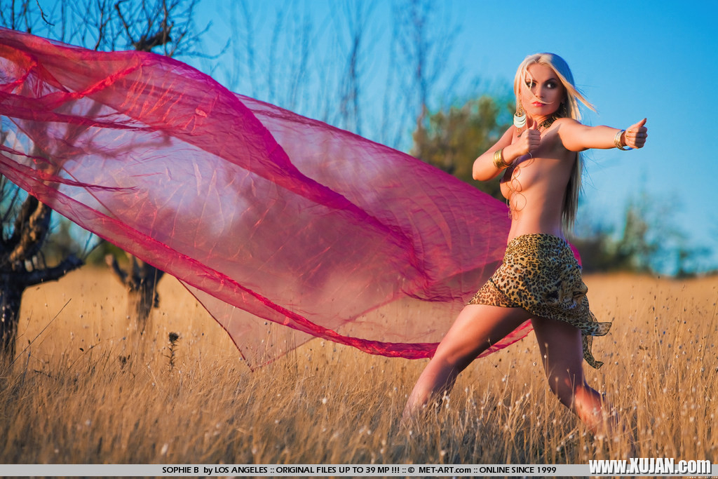 sweet blonde Sophia poses super sexy out in the nature - Photo #1007798