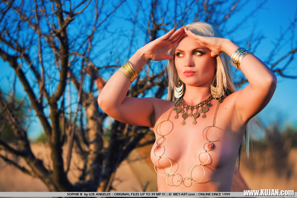 sweet blonde Sophia poses super sexy out in the nature - Photo #1007799