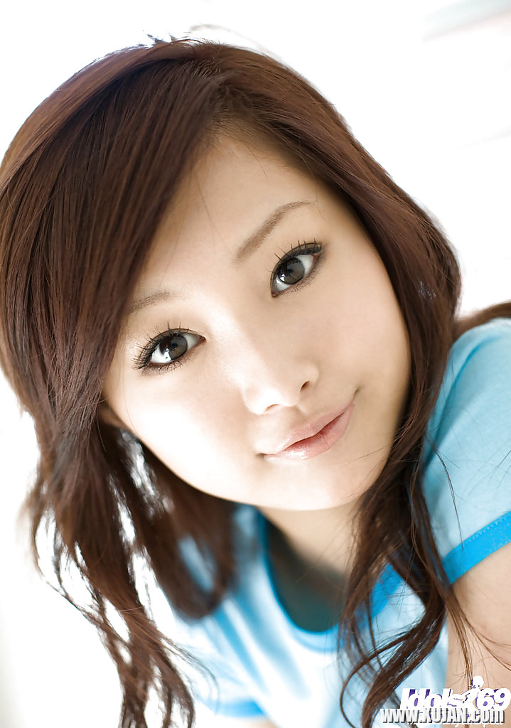 Seductive asian babe Suzuka Ishikawa slipping off her clothes - Photo #1009767