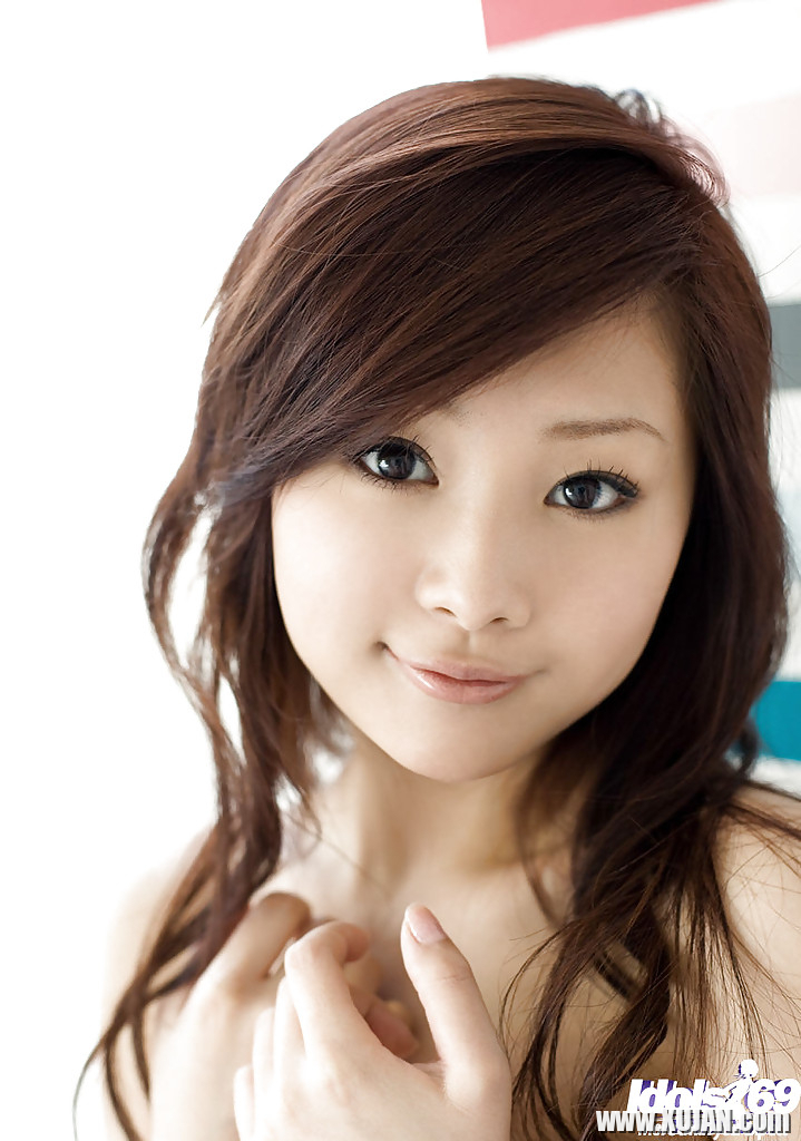 Seductive asian babe Suzuka Ishikawa slipping off her clothes - Photo #1009778
