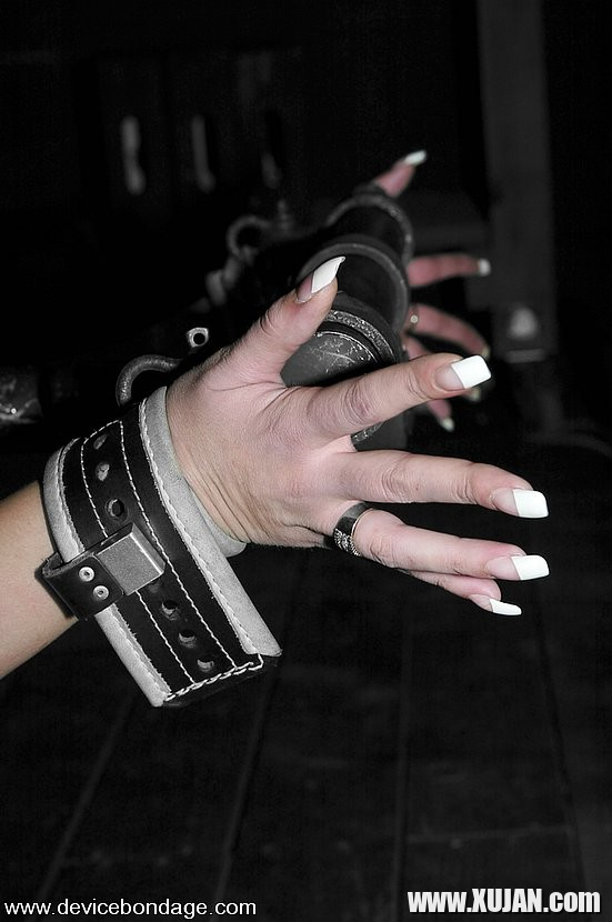 Delilah Strong bound in leather straps getting here body tickeld - Photo #1022158