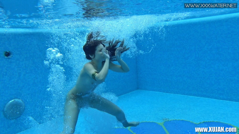 LIZI VOGUE UNDERWATER SWIMMING POOL - Photo #1030515