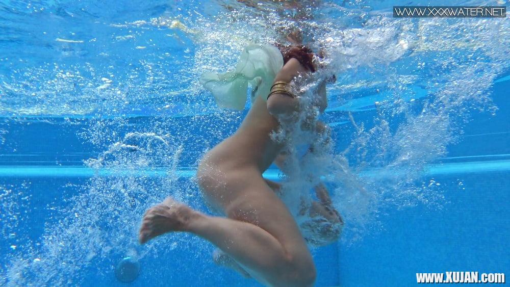 LIZI VOGUE UNDERWATER SWIMMING POOL - Photo #1030523