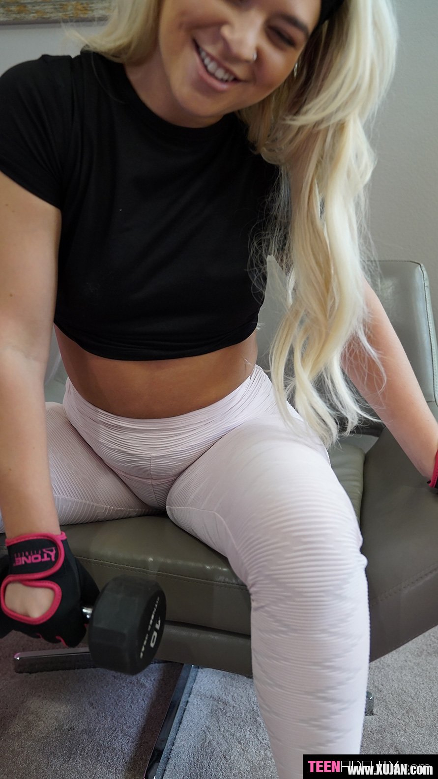 Bootylicious teen girl Rharri Rhound doing workout - Photo #1039203