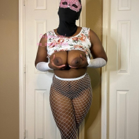 Ebony Amateur y stipum e dzer achy