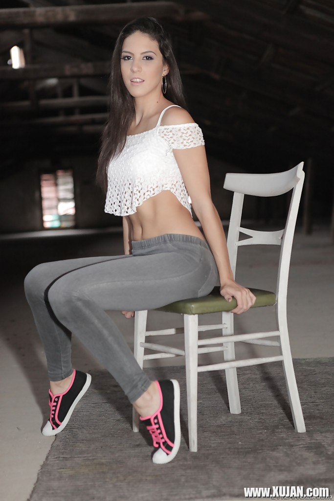 Brunette Euro babe Carolina Abril shedding yoga pants to pose for nude pics - Photo #1051898