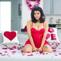 Kinky Roxie Sinner gets down and dirty with her Valentines day date