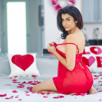 Kinky Roxie Sinner gets down and dirty with her Valentines day date