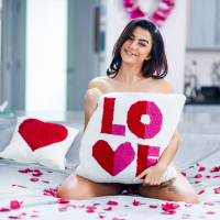 Kinky Roxie Sinner gets down and dirty with her Valentines day date