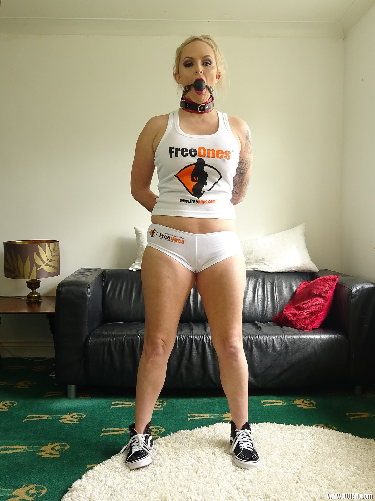 Louise Lee gets gagged stripped and collared tight - Photo #1054922