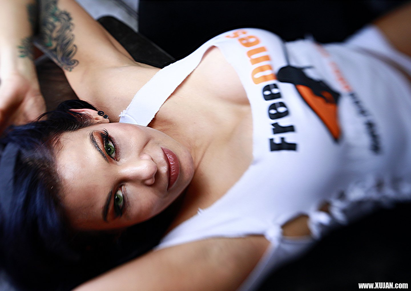 Ryder Skye gets creative with her FreeOnes Tshirt - Photo #1055221