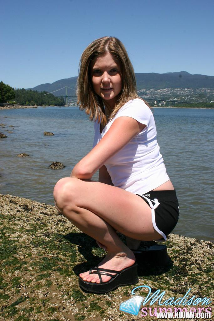 Pictures of teen Madison Summers flashing outside - Photo #1059374