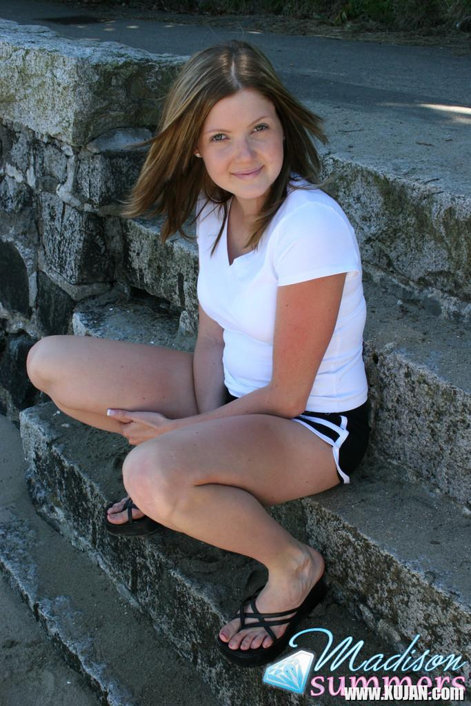 Pictures of teen Madison Summers flashing outside - Photo #1059378