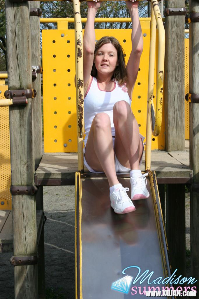 Pictures of teen model Madison Summers teasing at a park - Photo #1059455