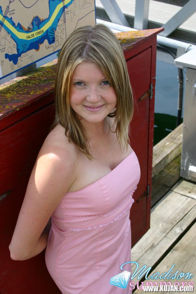 Pictures of Madison Summers flashing in public - Photo #1059566