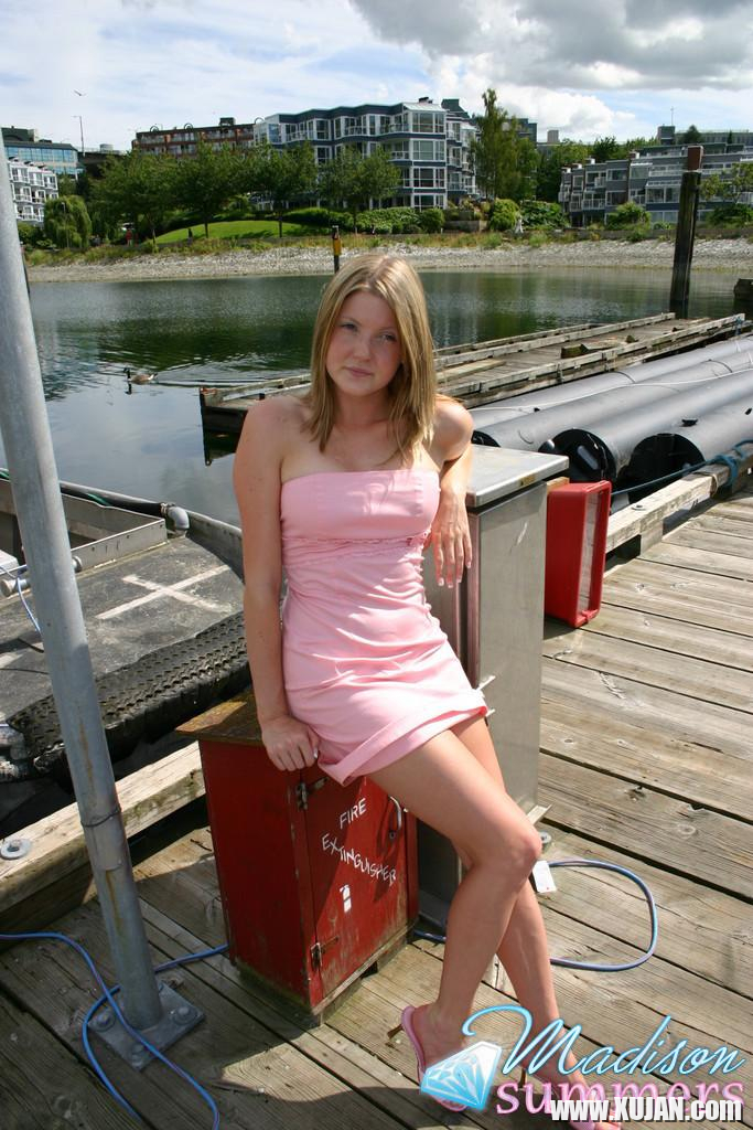 Pictures of Madison Summers flashing in public - Photo #1059576