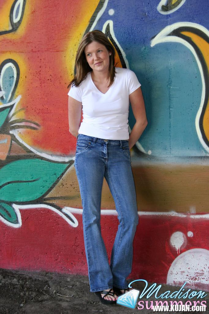 Pictures of teen girl Madison Summers flashing her tits in public - Photo #1059601