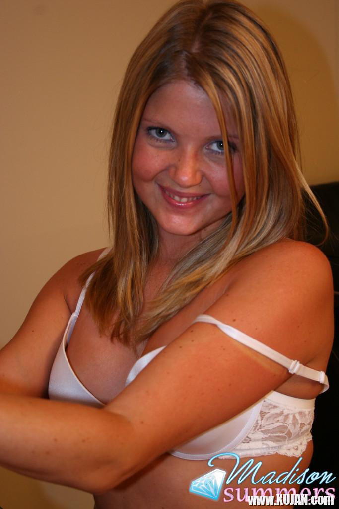 Pictures of Madison Summers getting ready for Halloween - Photo #1059840