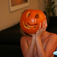 Pictures of Madison Summers getting ready for Halloween