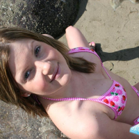 Pictures of teen amateur Madison Summers exposing her tits