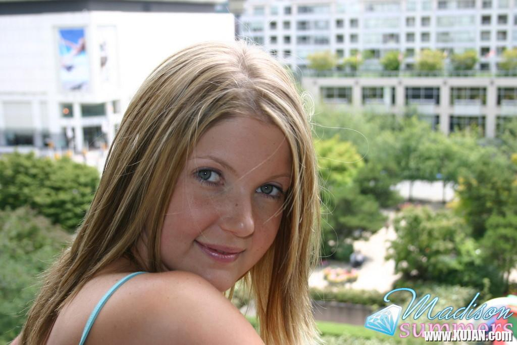Pictures of Madison Summers teasing your cock in the back yard - Photo #1059961