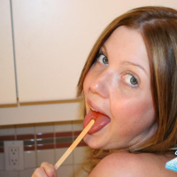 Pictures of teen girl Madison Summers putting something long and hard in her mou