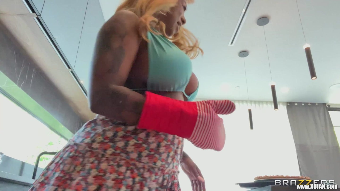 Curvaceous sneaky black house wife Gogo Fukme takes some deep pounding - Photo #1061455